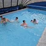 Lesne Runo Borsk, Basen Z Podgrzewana Woda