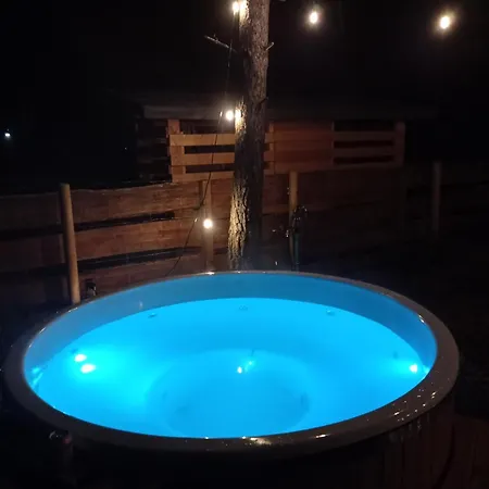 Lesne Runo Borsk, Basen Z Podgrzewana Woda