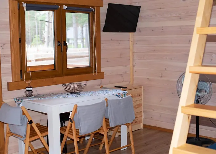 Lesne Runo Borsk, Basen Z Podgrzewana Woda